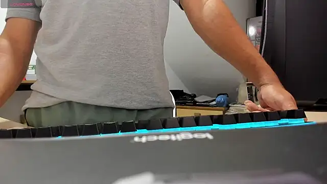 Snapshot of Jhonatan_Morales_S chatting on October 14, 5:41 am Jhonatan Morales S online show from October 14, 5:41 am