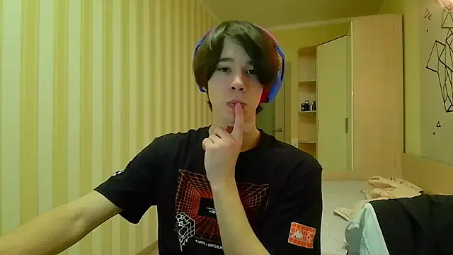 gayGamogey online show from March 19, 7:06 pm