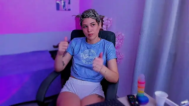 Charlee pink online show from November 29, 8:01 pm