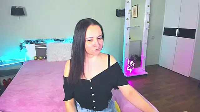 AngellLika online show from December 18, 5:00 pm