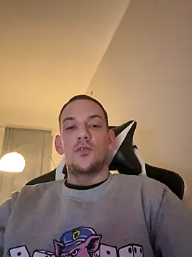 Snapshot of younglongdong030 chatting on March 21, 10:24 pm younglongdong030 online show from March 21, 10:24 pm