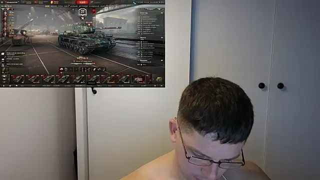 Snapshot of BigL0ve chatting on December 1, 2:44 pm BigL0ve online show from December 1, 2:44 pm