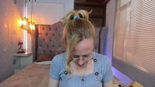 Snapshot of SammySanders chatting on February 22, 6:19 pm SammySanders online show from February 22, 6:19 pm