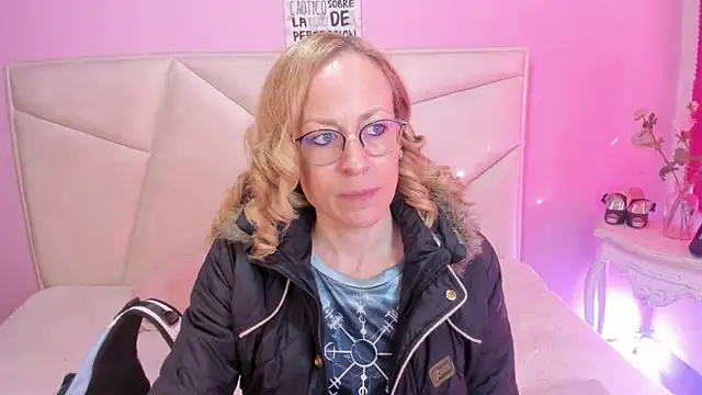 Snapshot of SammySanders chatting on October 4, 12:47 pm SammySanders online show from October 4, 12:47 pm