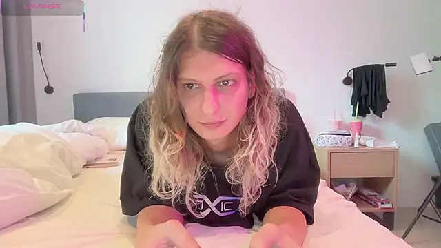 Alice Pinkhead online show from November 17, 6:52 am