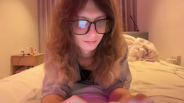 Snapshot of Alice_Pinkhead chatting on June 29, 9:59 am Alice Pinkhead online show from June 29, 9:59 am