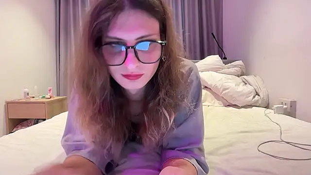 Snapshot of Alice_Pinkhead chatting on June 30, 8:04 am Alice Pinkhead online show from June 30, 8:04 am
