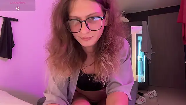 Snapshot of Alice_Pinkhead chatting on July 10, 9:12 am Alice Pinkhead online show from July 10, 9:12 am