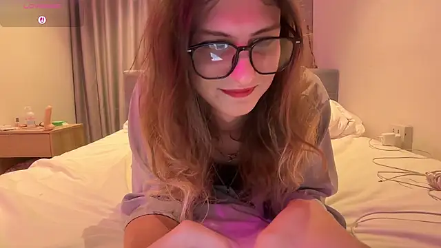 Snapshot of Alice_Pinkhead chatting on July 14, 10:21 am Alice Pinkhead online show from July 14, 10:21 am