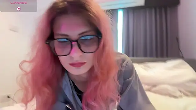 Snapshot of Alice_Pinkhead chatting on July 16, 9:26 am Alice Pinkhead online show from July 16, 9:26 am