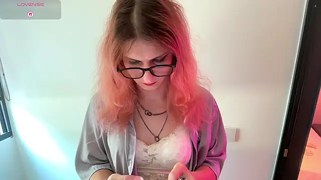 Snapshot of Alice_Pinkhead chatting on July 21, 9:00 am Alice Pinkhead online show from July 21, 9:00 am