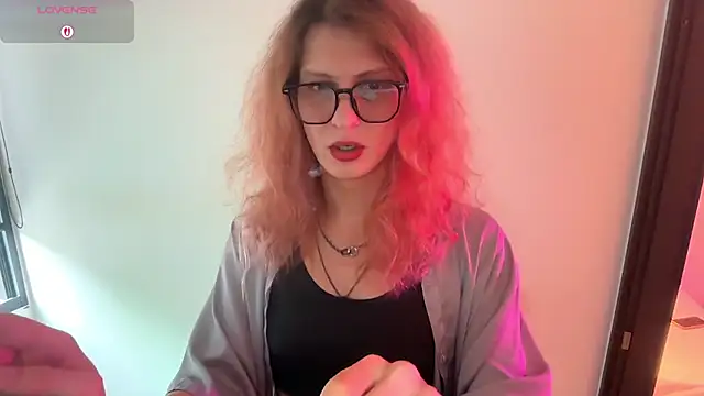 Snapshot of Alice_Pinkhead chatting on July 24, 9:07 am Alice Pinkhead online show from July 24, 9:07 am