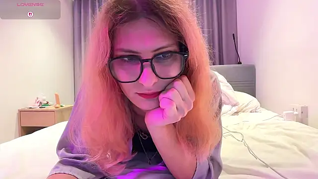 Snapshot of Alice_Pinkhead chatting on July 28, 9:37 am Alice Pinkhead online show from July 28, 9:37 am