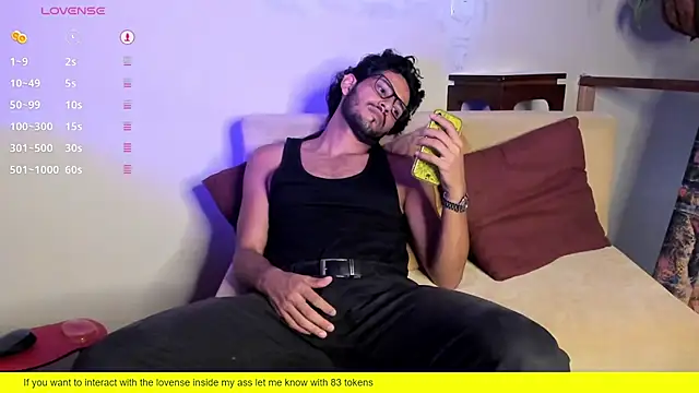Snapshot of Nicholasrodrii chatting on February 8, 1:33 pm Nicholasrodrii online show from February 8, 1:33 pm