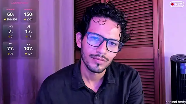 Snapshot of Nicholasrodrii chatting on October 9, 11:14 pm Nicholasrodrii online show from October 9, 11:14 pm