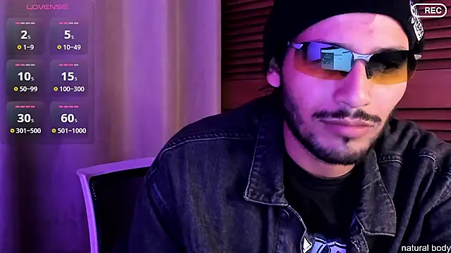 Snapshot of Nicholasrodrii chatting on October 25, 11:21 pm Nicholasrodrii online show from October 25, 11:21 pm