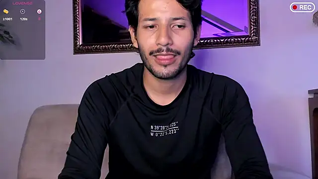 Snapshot of Nicholasrodrii chatting on December 14, 10:47 pm Nicholasrodrii online show from December 14, 10:47 pm