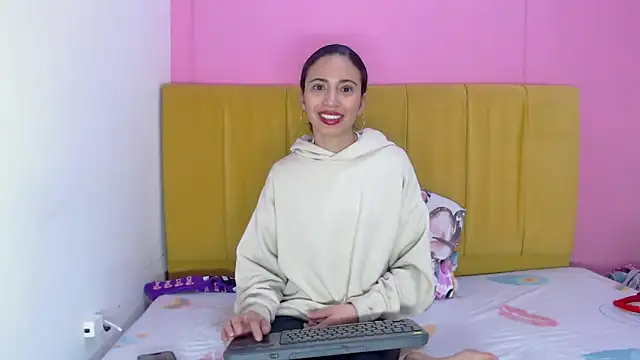 angelinabrookcm101 online show from December 7, 5:15 am