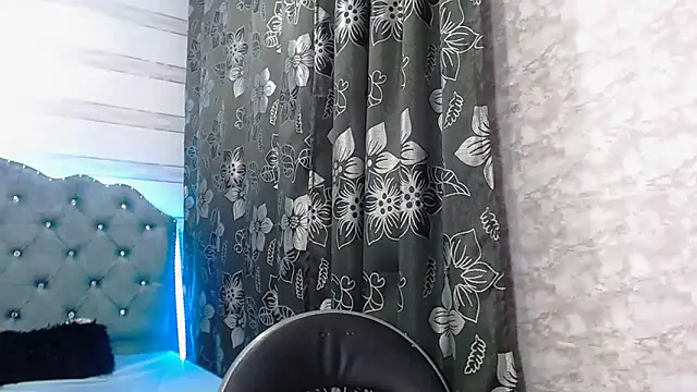 lily jamesx online show from February 12, 11:51 pm