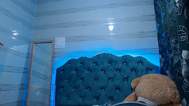 lily jamesx online show from March 20, 12:51 am