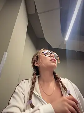 vixen allure online show from January 13, 1:05 pm