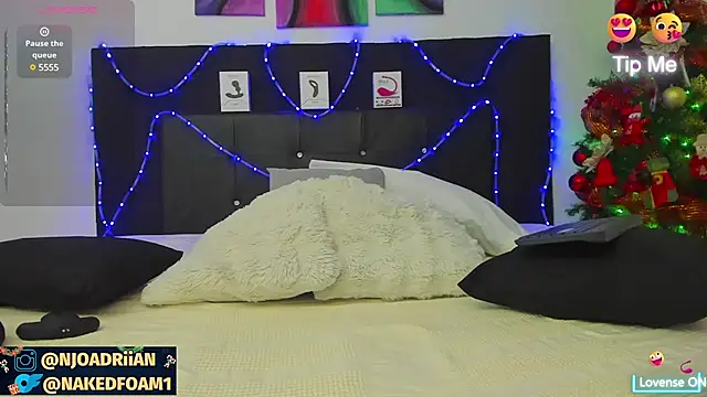 Snapshot of nakedfoam1 chatting on December 8, 3:00 am nakedfoam1 online show from December 8, 3:00 am