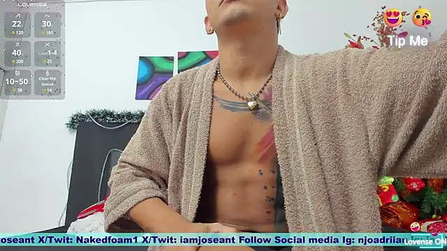 Snapshot of nakedfoam1 chatting on December 28, 1:29 am nakedfoam1 online show from December 28, 1:29 am