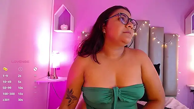 Snapshot of MeghanBurn chatting on March 14, 12:40 pm MeghanBurn online show from March 14, 12:40 pm