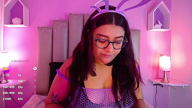 Snapshot of MeghanBurn chatting on March 21, 1:56 am MeghanBurn online show from March 21, 1:56 am