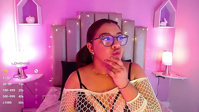 Snapshot of MeghanBurn chatting on March 21, 9:23 pm MeghanBurn online show from March 21, 9:23 pm