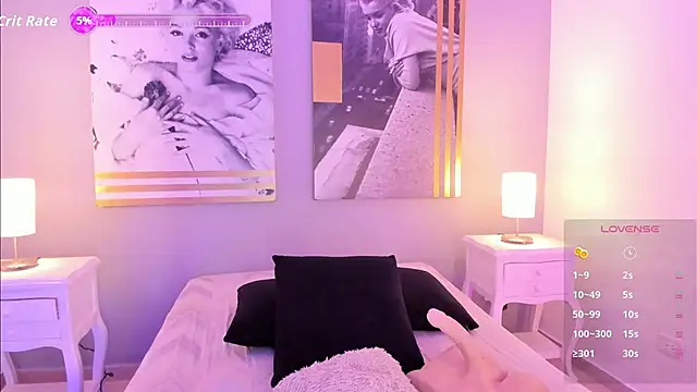 Snapshot of MeghanBurn chatting on October 19, 1:34 pm MeghanBurn online show from October 19, 1:34 pm