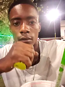 Snapshot of BeetledFlouter12 chatting on December 20, 6:31 am BeetledFlouter12 online show from December 20, 6:31 am