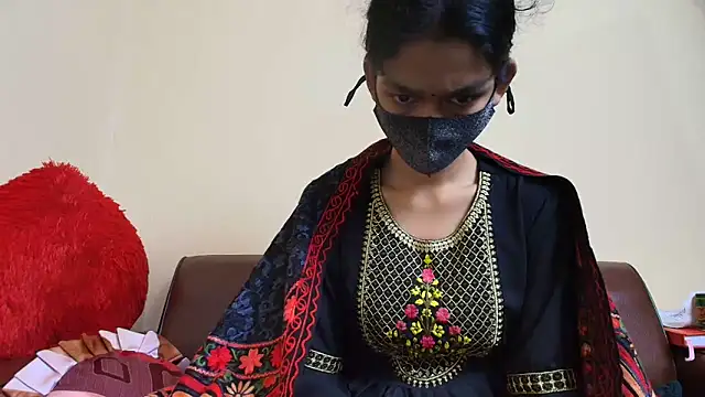 Srabontii online show from December 3, 7:01 pm