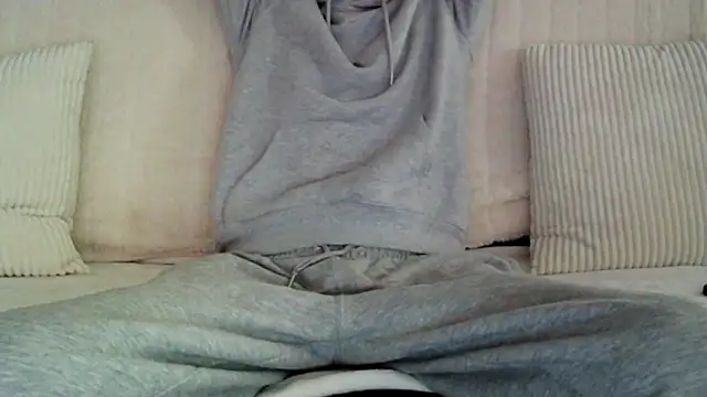 Snapshot of ElViko11 chatting on February 21, 2:38 pm ElViko11 online show from February 21, 2:38 pm