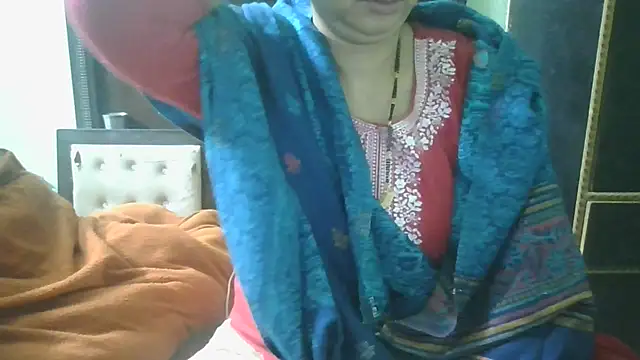 Snapshot of couplesuni chatting on November 20, 3:18 am couplesuni online show from November 20, 3:18 am