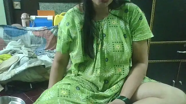 Snapshot of couplesuni chatting on July 27, 2:29 am couplesuni online show from July 27, 2:29 am