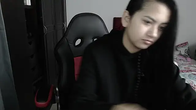 Snapshot of kayla_k18 chatting on February 6, 10:53 pm kayla k18 online show from February 6, 10:53 pm