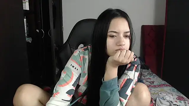 Snapshot of kayla_k18 chatting on February 17, 10:47 pm kayla k18 online show from February 17, 10:47 pm