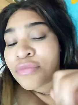 Snapshot of ambarlennoix chatting on December 13, 10:19 am ambarlennoix online show from December 13, 10:19 am