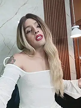 Snapshot of LukaCastillo chatting on November 10, 10:09 pm LukaCastillo online show from November 10, 10:09 pm