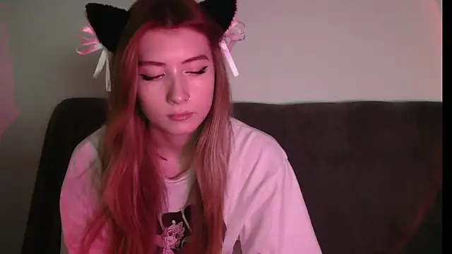 Snapshot of ErikaShyy chatting on December 12, 1:49 pm ErikaShyy online show from December 12, 1:49 pm