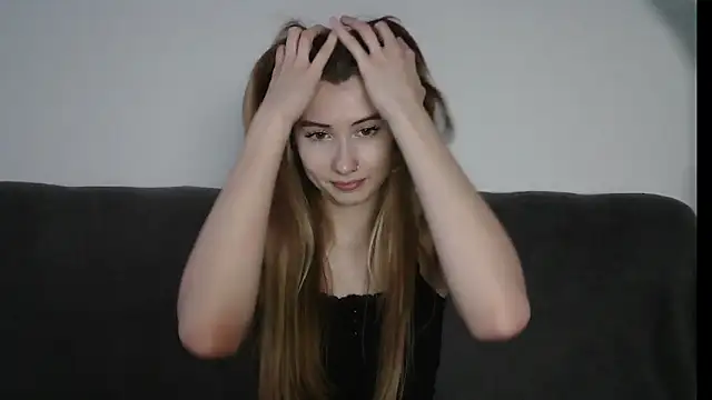 Snapshot of ErikaShyy chatting on December 26, 1:10 pm ErikaShyy online show from December 26, 1:10 pm