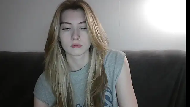 Snapshot of ErikaShyy chatting on February 5, 3:20 pm ErikaShyy online show from February 5, 3:20 pm