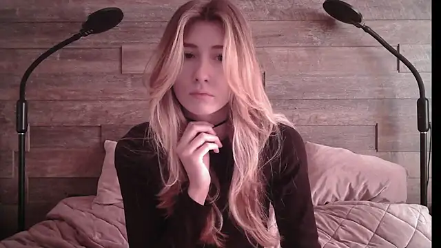 Snapshot of ErikaShyy chatting on February 26, 11:30 am ErikaShyy online show from February 26, 11:30 am