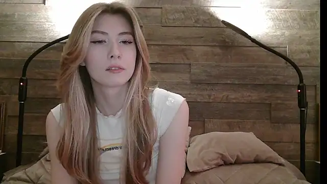 Snapshot of ErikaShyy chatting on March 12, 11:42 am ErikaShyy online show from March 12, 11:42 am