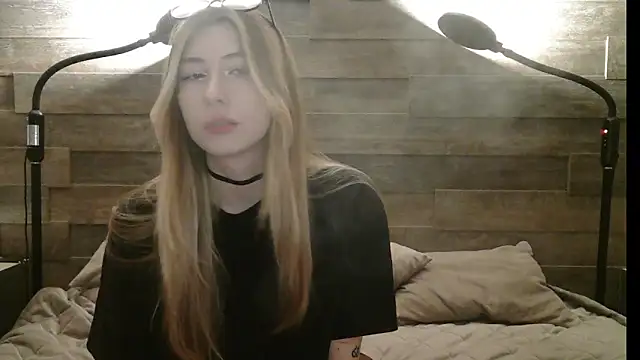 Snapshot of ErikaShyy chatting on December 1, 11:15 am ErikaShyy online show from December 1, 11:15 am