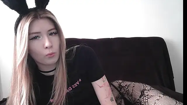 ErikaShyy online show from February 4, 12:11 pm