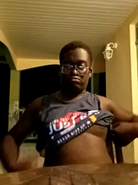 Snapshot of Jeanlaurent972 chatting on April 14, 11:22 pm Jeanlaurent972 online show from April 14, 11:22 pm