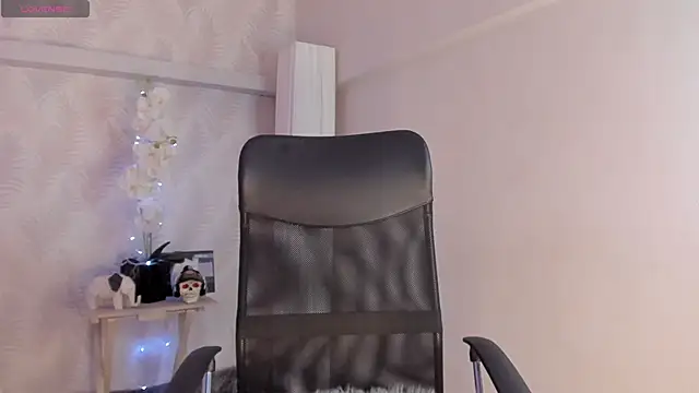 CyntiaAdams online show from January 13, 8:37 pm