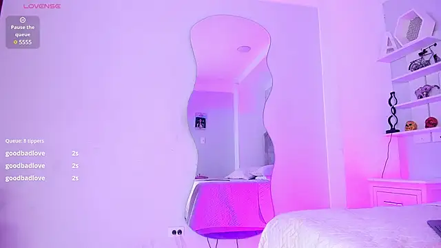 Snapshot of LiaFlowers chatting on December 8, 12:29 am LiaFlowers online show from December 8, 12:29 am